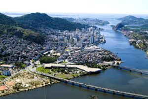 Développement métropolitain et solidarités territoriales - Mutation des structures urbaines autour de la baie de Vitoria (BR)
